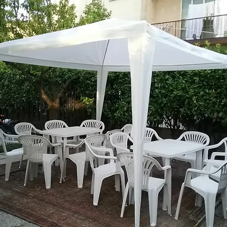 לינה וארוחת בוקר Ever מסטרה